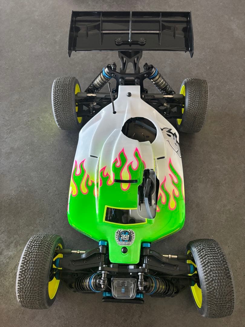 アソシエイテッド　RC8 B4.1 Team Kit