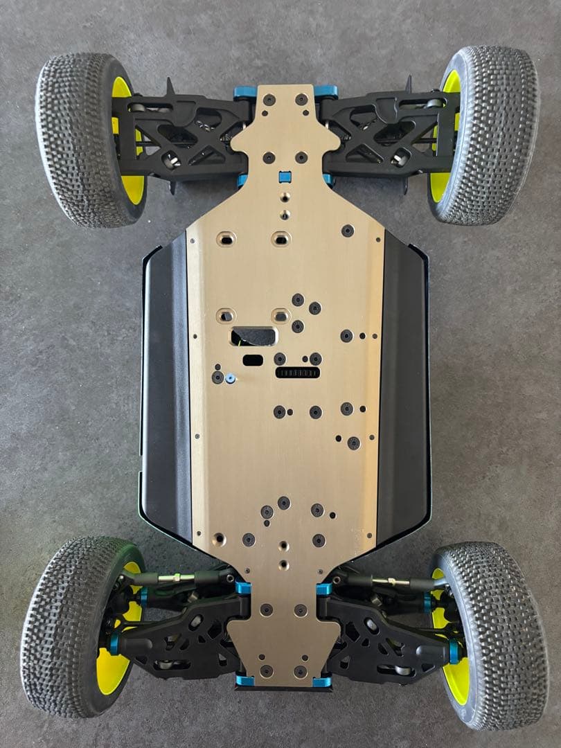 アソシエイテッド　RC8 B4.1 Team Kit