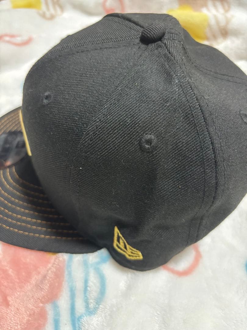 Daiwaの9FIFTYキャップ、迷彩のつばと金色❤️