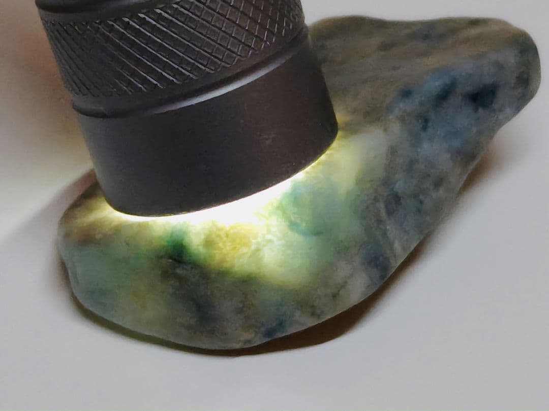 コン沢 23g 翡翠 ヒスイ 原石 鑑賞石 自然石 誕生石 鉱物 鉱石 水石