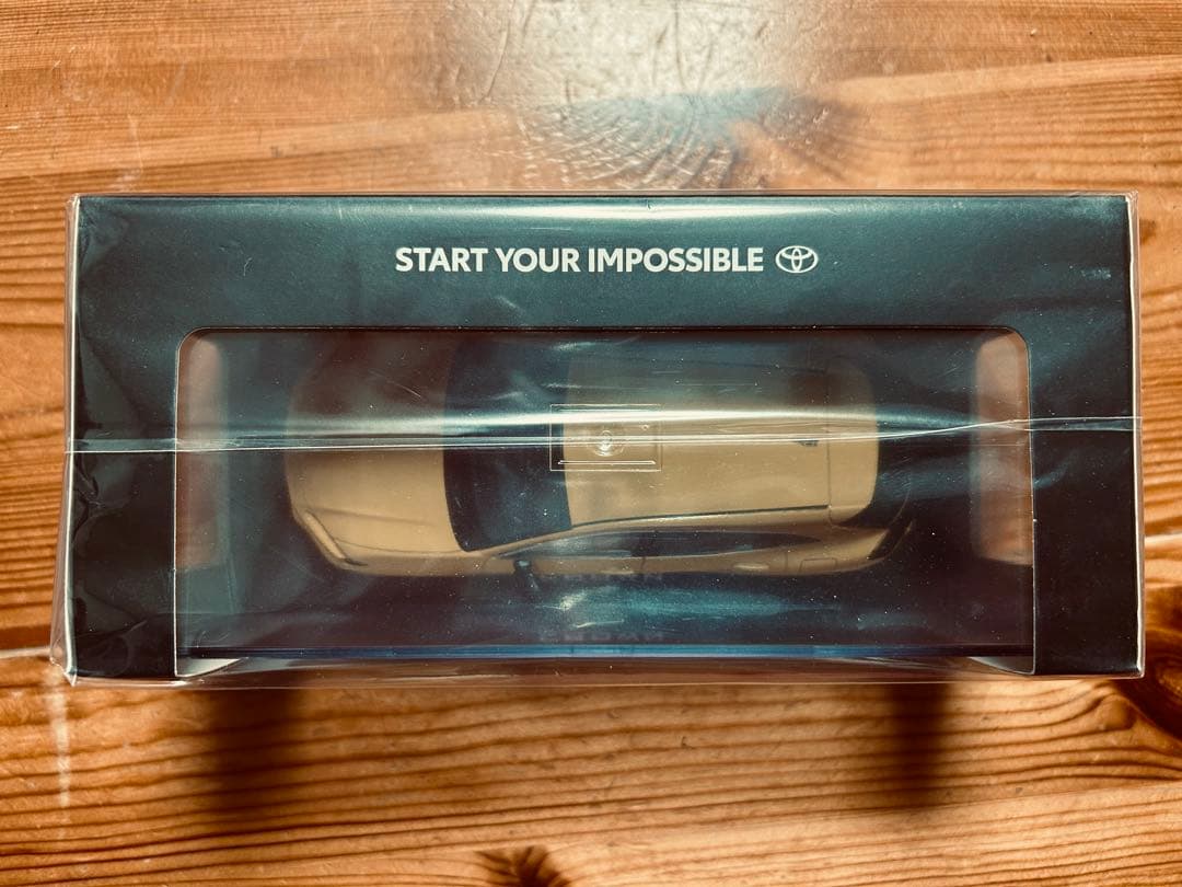 トヨタ CROWN SPORT イエロー ミニカー　サンプル品