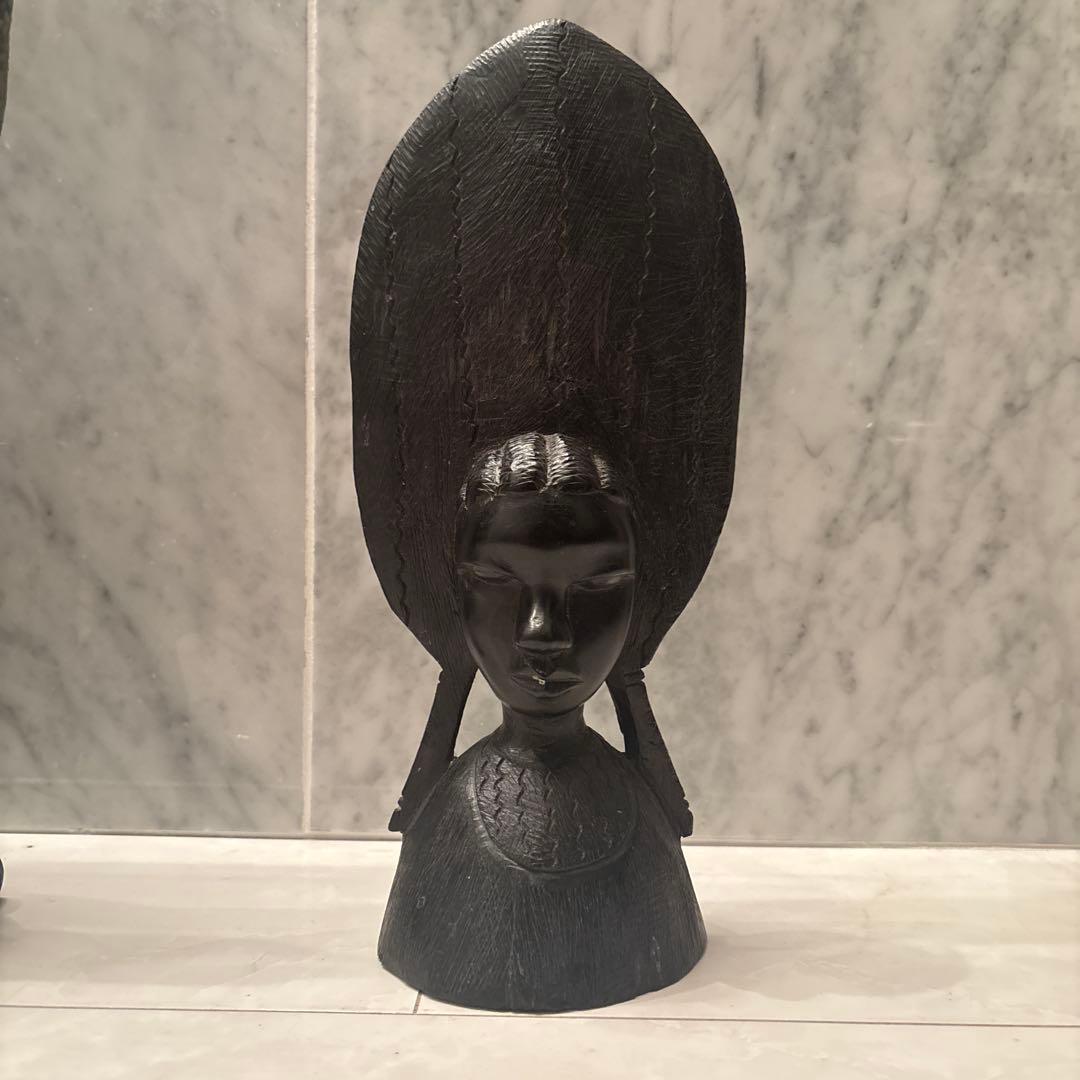 アフリカアンティーク　美しい瞳と圧倒的な存在感の木彫りオブジェ