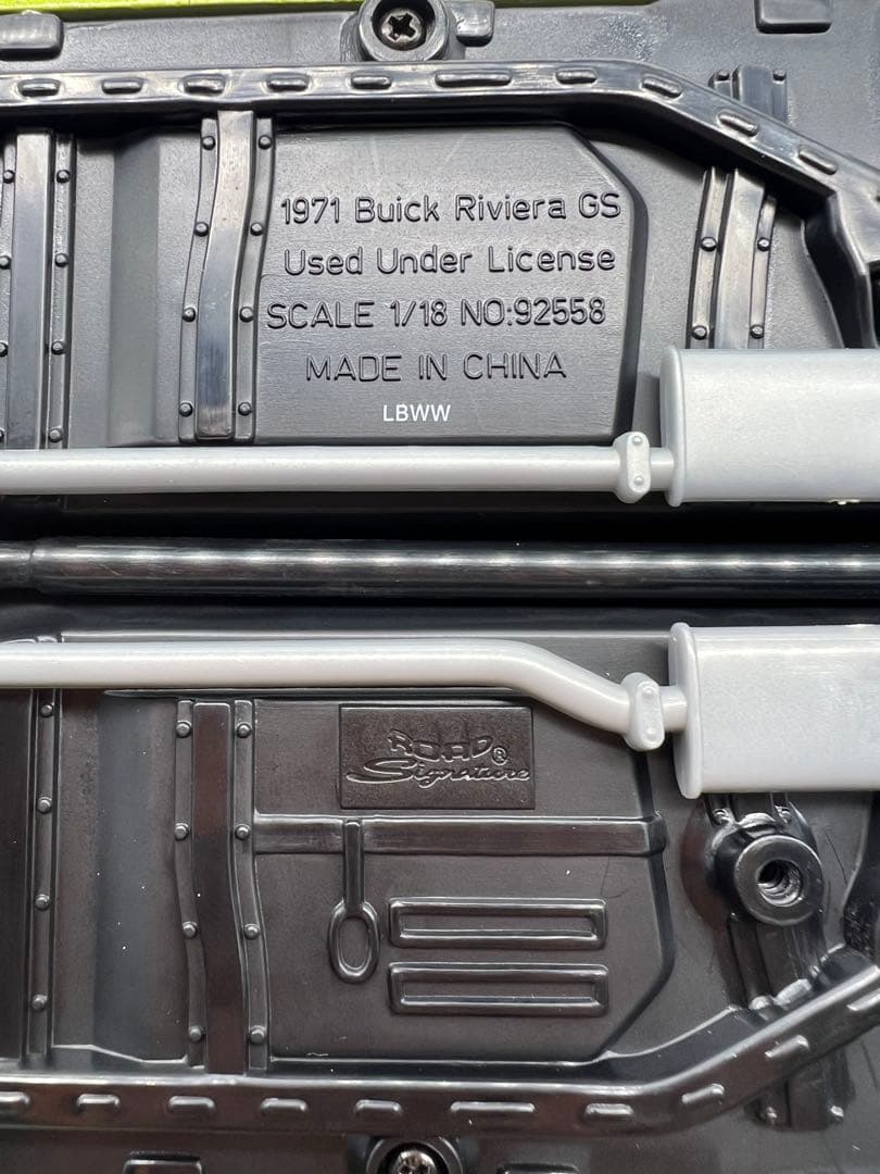 No483ミニカー1/18箱なし1971 Buick Riviera GS