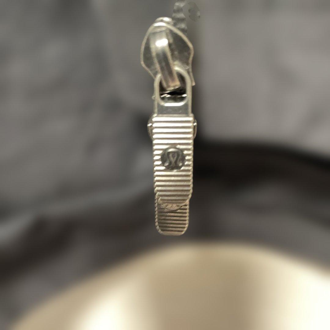 LULULEMON ブラック　アウター　Lサイズ