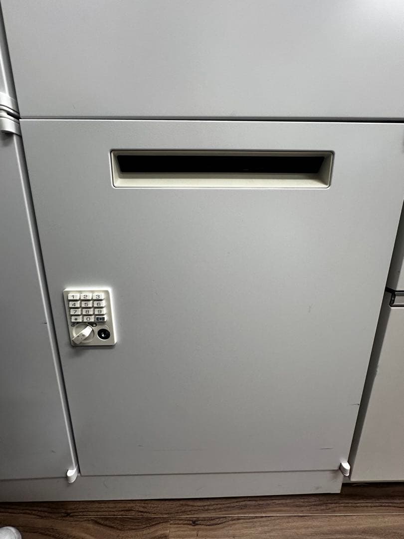 匿名送料込み【内田洋行】オフィスロッカー　ダイヤル式ロック 4人用