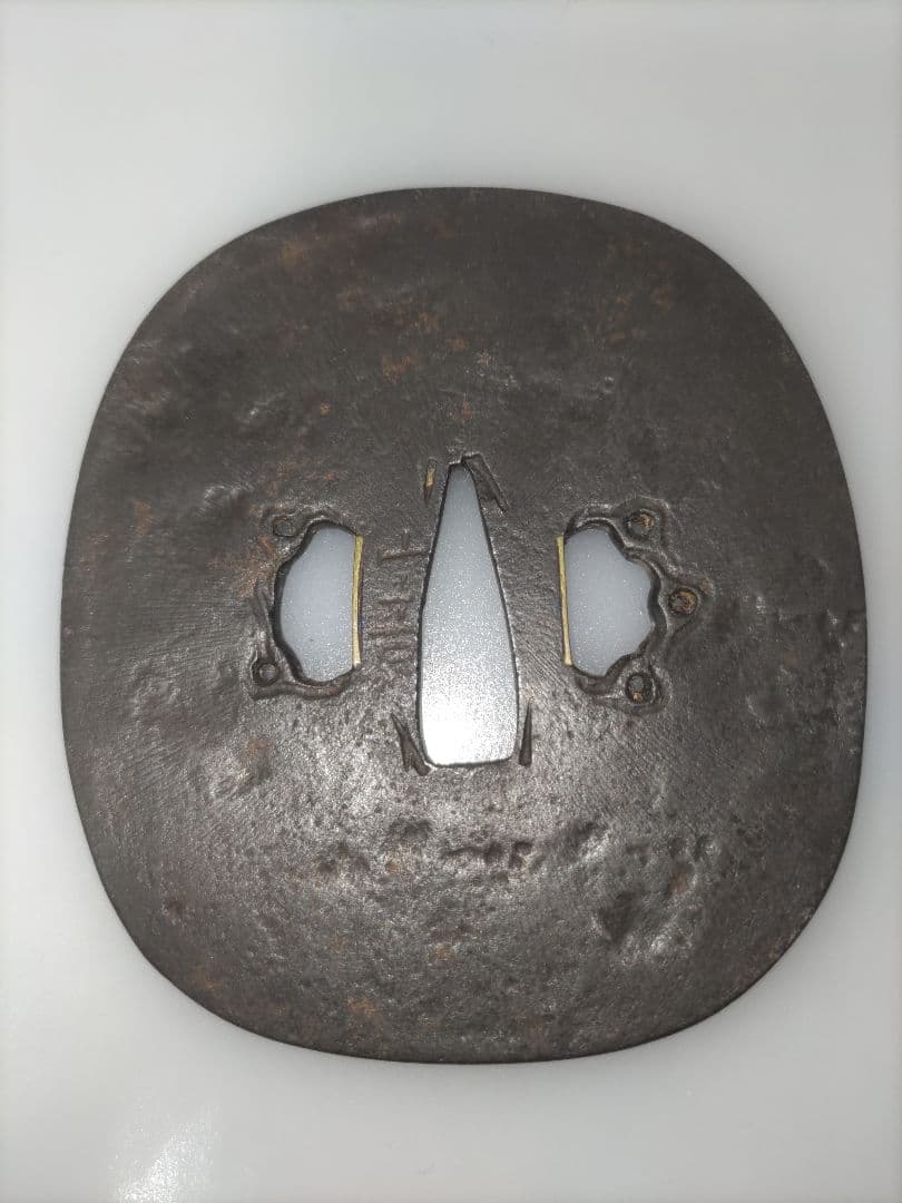 鉄鍔　山吉兵のがえろめ鍔