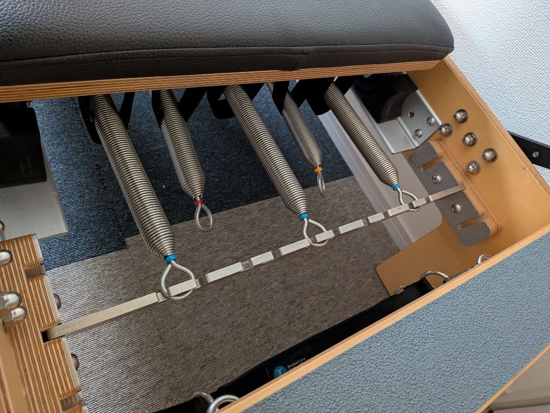 木製リフォーマー ピラティス用 MotionCarePilates