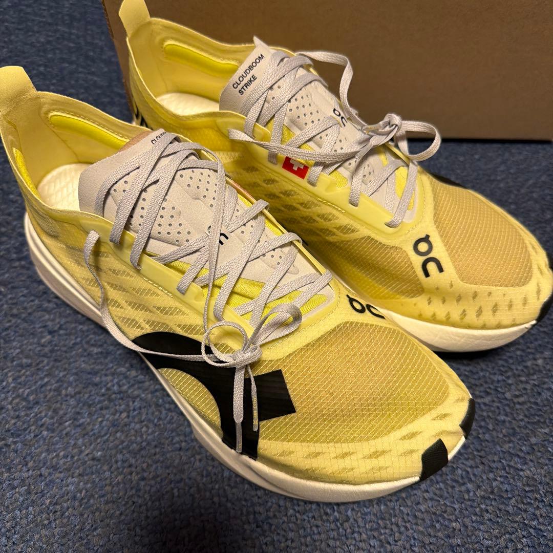 ON Cloudboom Strike 26.0センチ