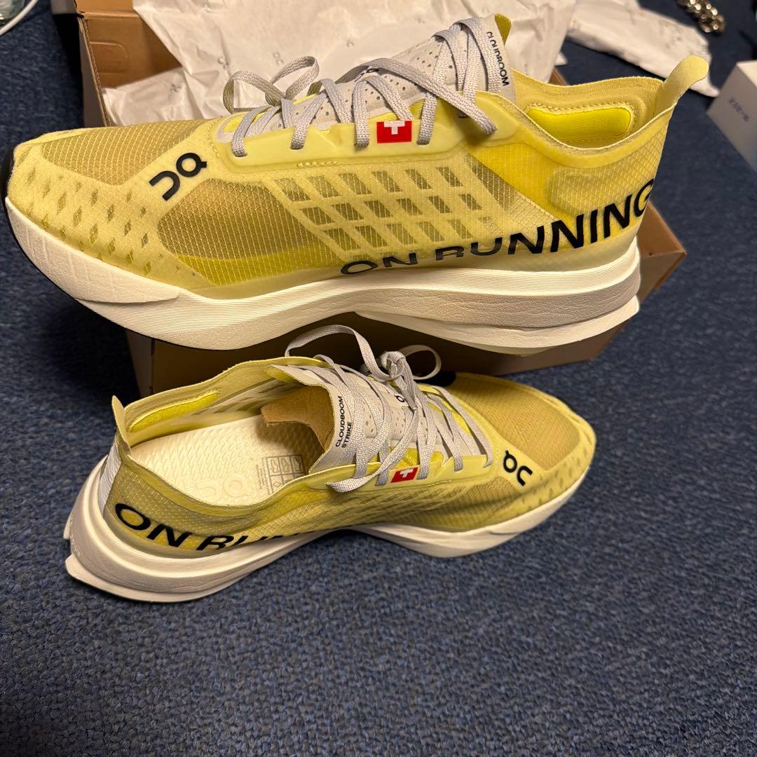 ON Cloudboom Strike 26.0センチ