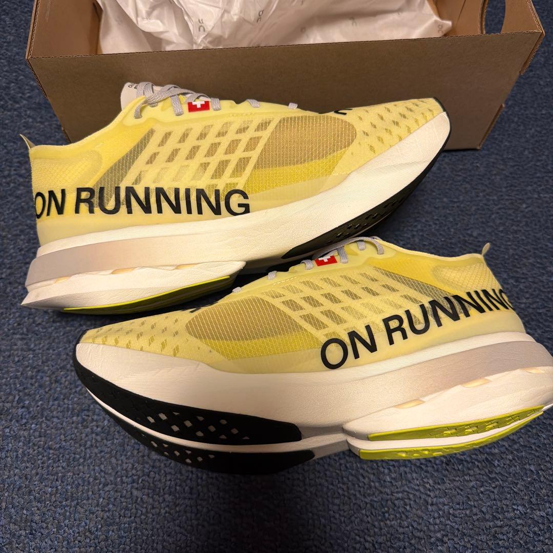 ON Cloudboom Strike 26.0センチ