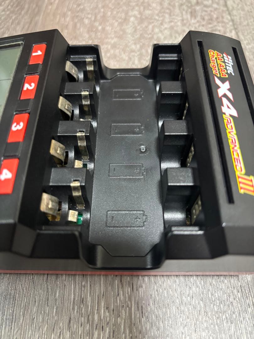 ミニ四駆　Hitec X4 ADVANCED III 充電器　＊(電池4本付き)