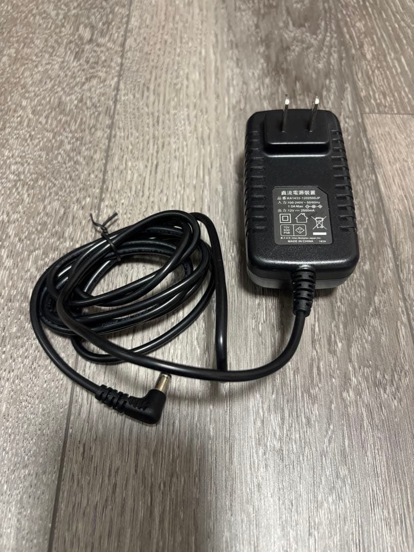 ミニ四駆　Hitec X4 ADVANCED III 充電器　＊(電池4本付き)