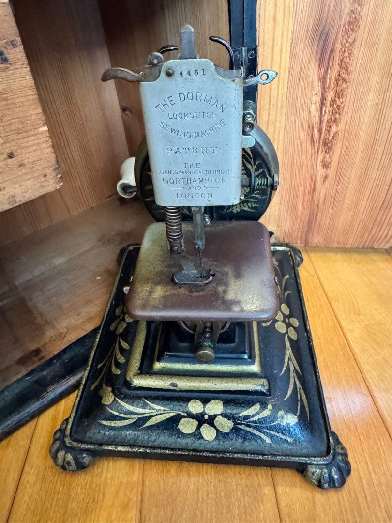 t*c様 ヴィンテージ ミシン 装飾的花模様