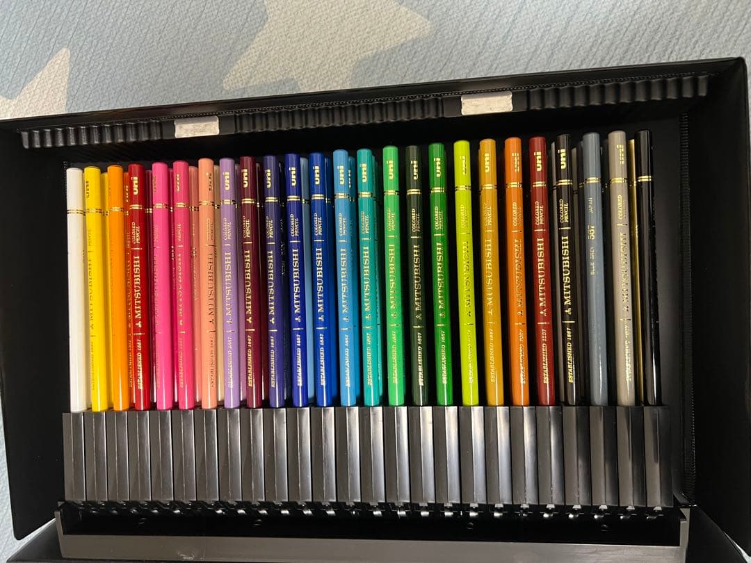 美品✨ 未使用　三菱uni 色鉛筆 ユニカラー 100色セット