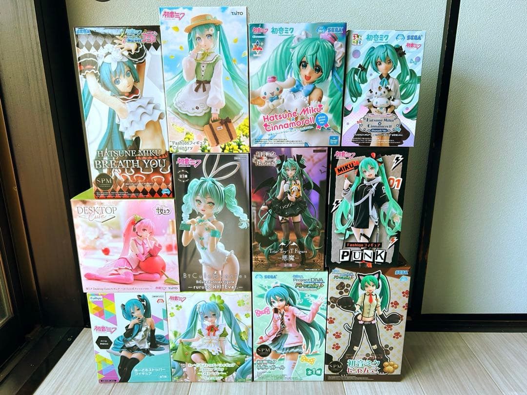 【新品未開封】　初音ミク　フィギュア　12体セット