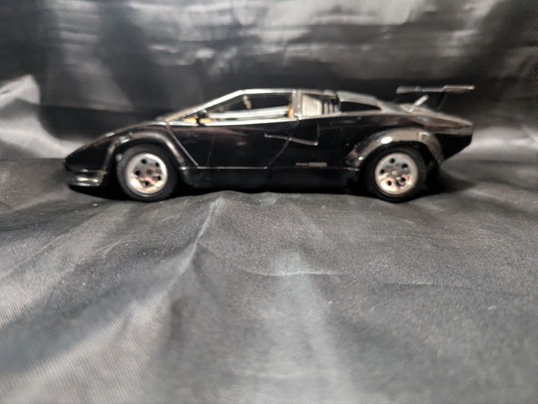 ランボルギーニ カウンタック　ブラーゴ　1/24