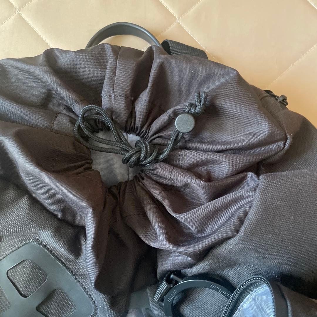 Under Armour ブラックバックパック IRON PARADISE