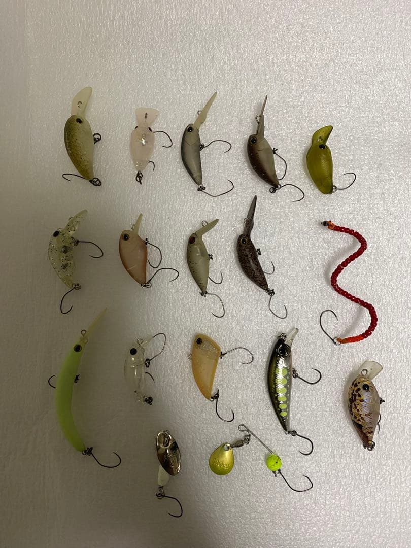 エリアトラウト用ルアー17個、スプーンルアー30個セット + ケース