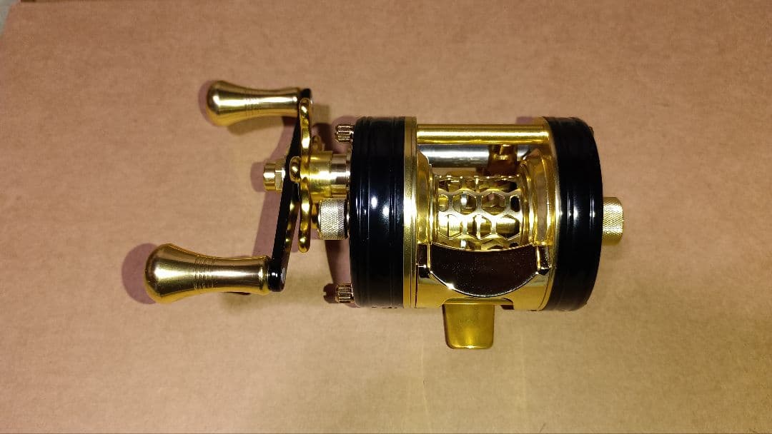 レトロ　ヴィンテージ オールド　丸型リール バタフライ 新品