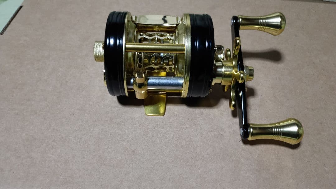 レトロ　ヴィンテージ オールド　丸型リール バタフライ 新品