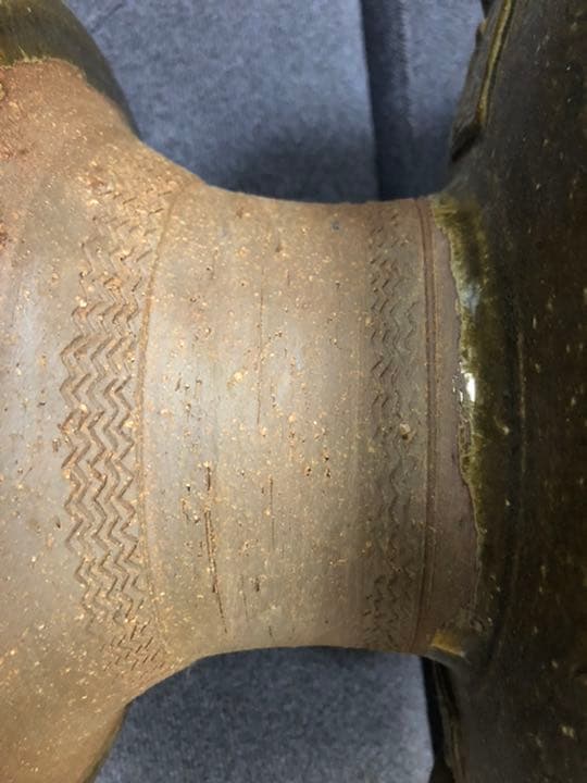 中国漢時代灰釉壺　A ceramic jar HAN dynasty