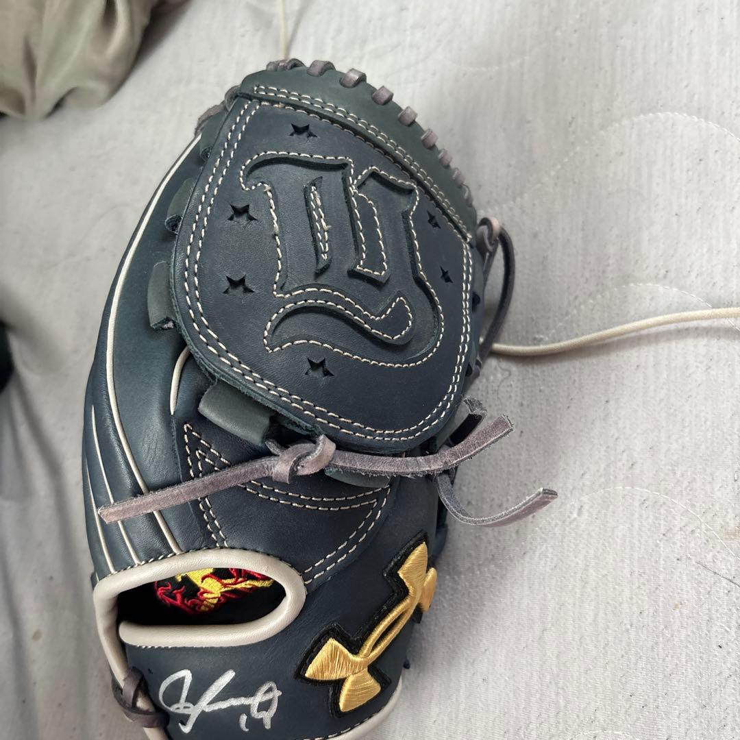 UNDER ARMOUR 軟式グローブ ダークブルー サイン入り