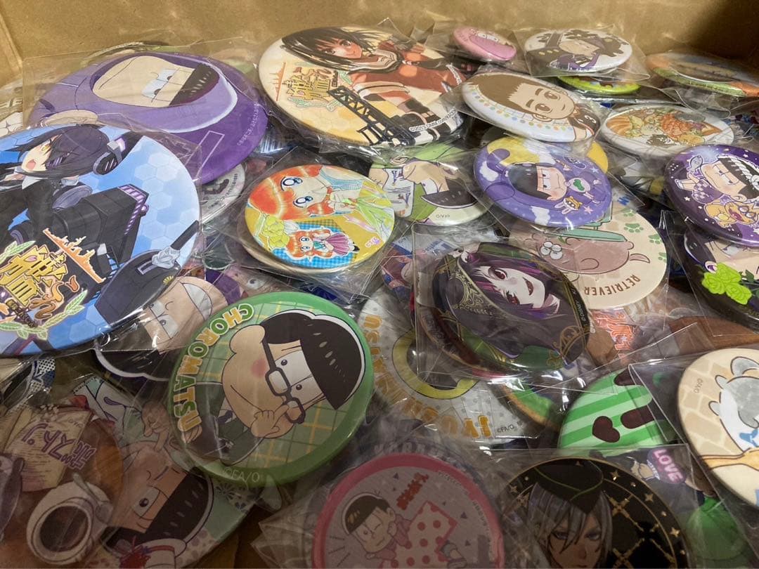 アニメグッズ大量 まとめ売り 断捨離 缶バッジ バッチ のみ！ 550点以上