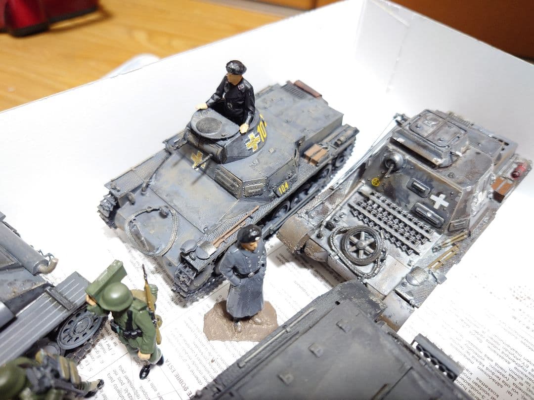 仮出品1/35タミヤイタレリドイツ軍東部戦線戦車12両+兵士+炊飯セット　完成品