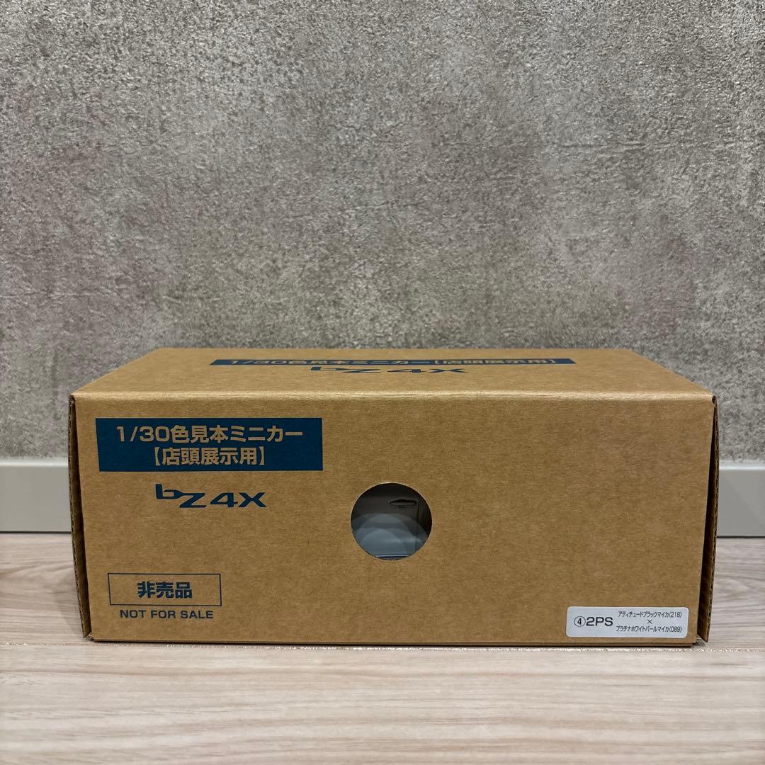 [非売品]トヨタ 新型bz4X ミニカーブラックマイカ✖︎ホワイトパールマイカ