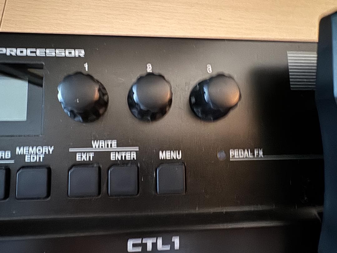 BOSS GT-1 ギターエフェクター（アダプターなし）