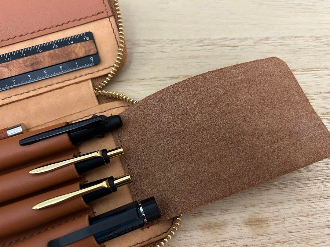 4本挿　ラウンドジップペンケース　ヌメ革　本革　バハギア　似