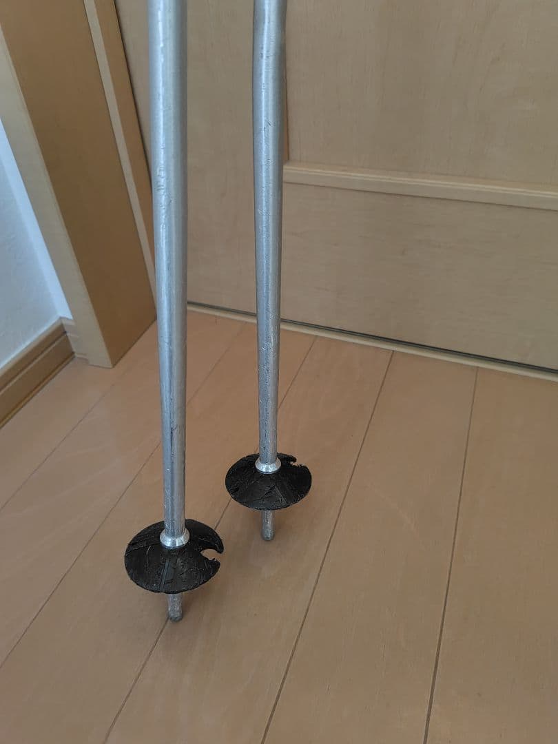 スキー板、ブーツ、ストック