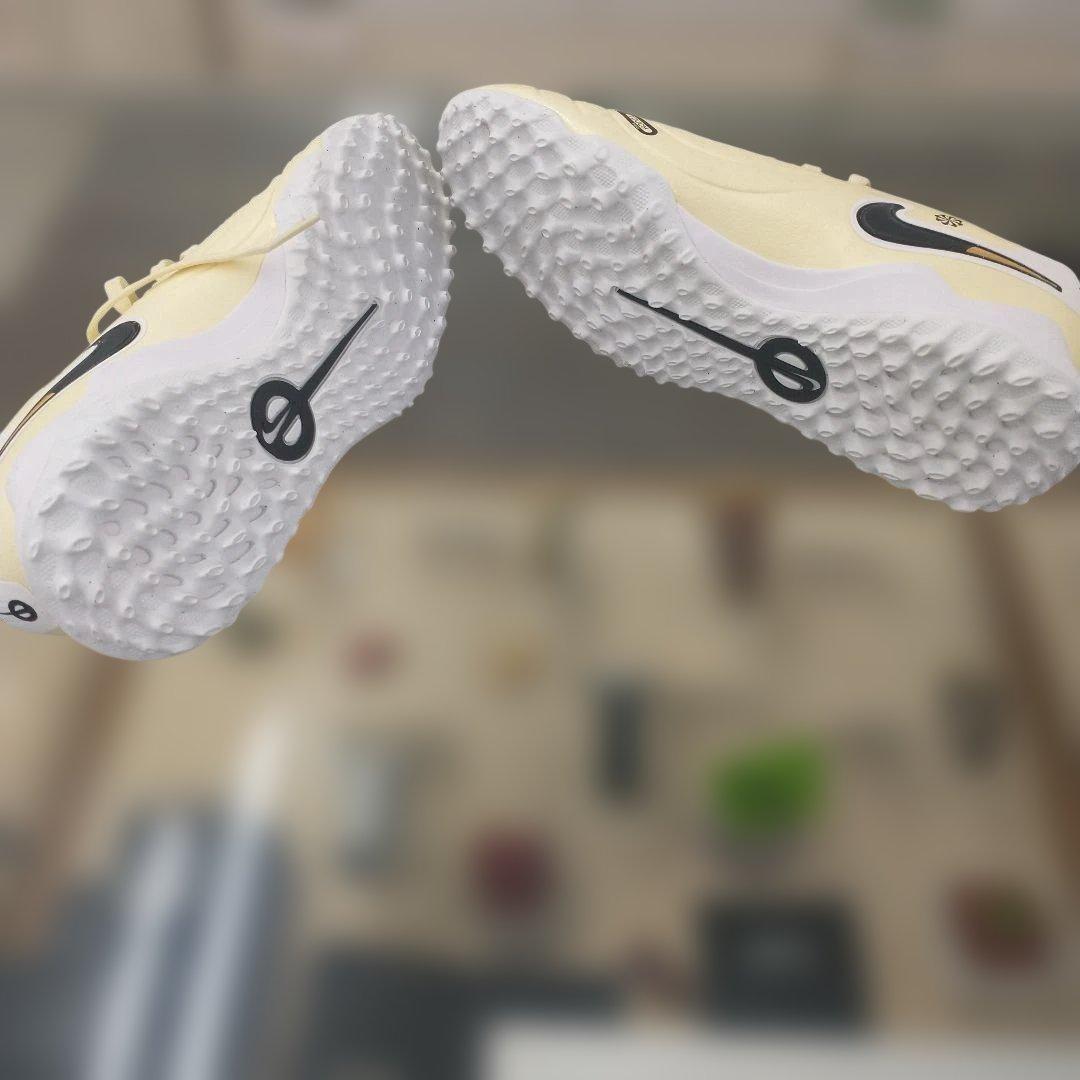 【未使用】ナイキ サッカートレーニングシューズ(25.5cm)