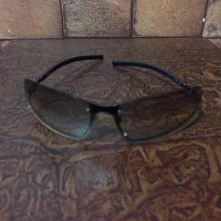 シャネルイタリア製サングラス