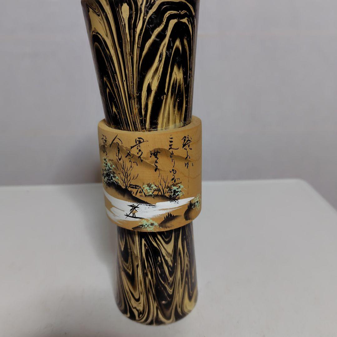 顔が優しい小芥子です。身体の帯が歴史です。