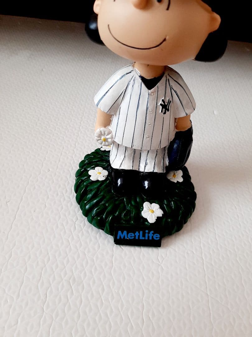 ルーシー　ボブルヘッド　ヤンキース　フィギュア　シュローダー