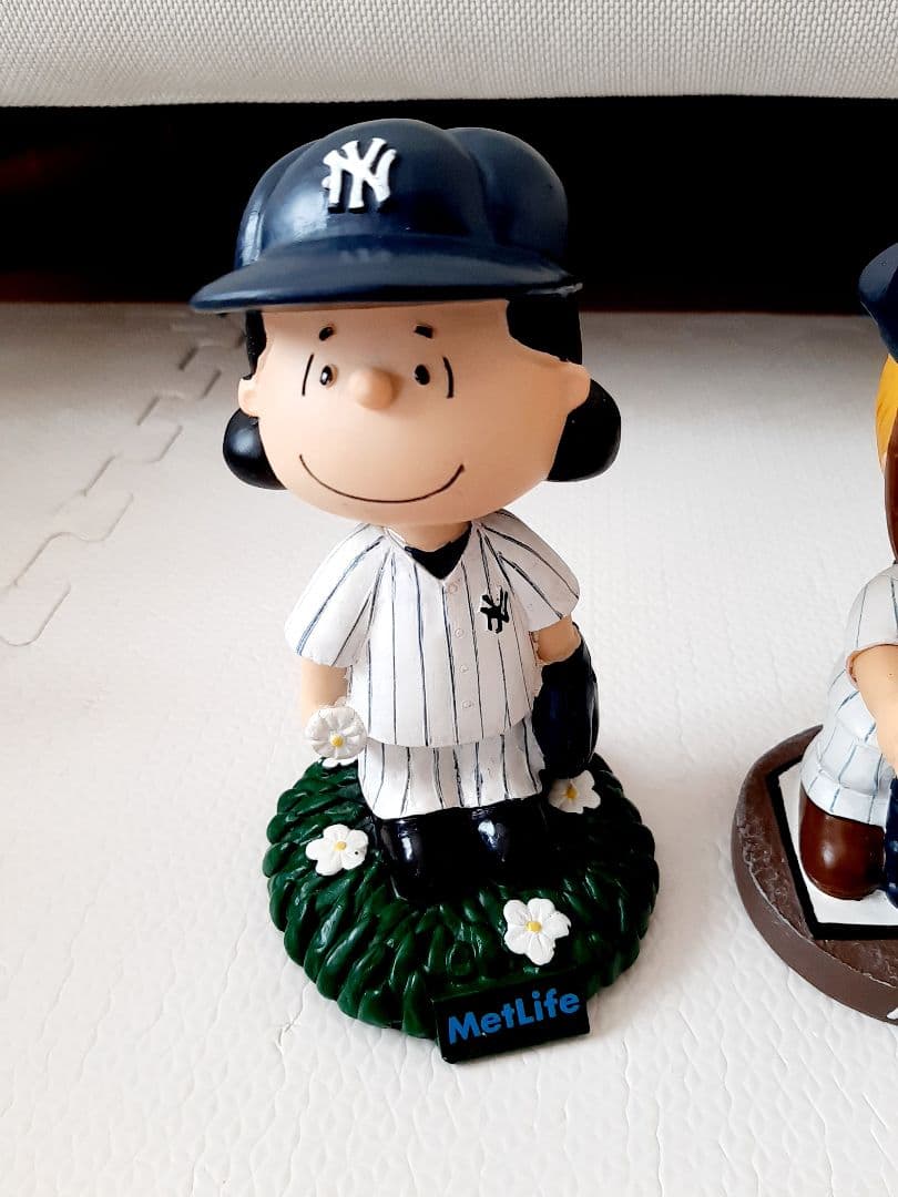 ルーシー　ボブルヘッド　ヤンキース　フィギュア　シュローダー