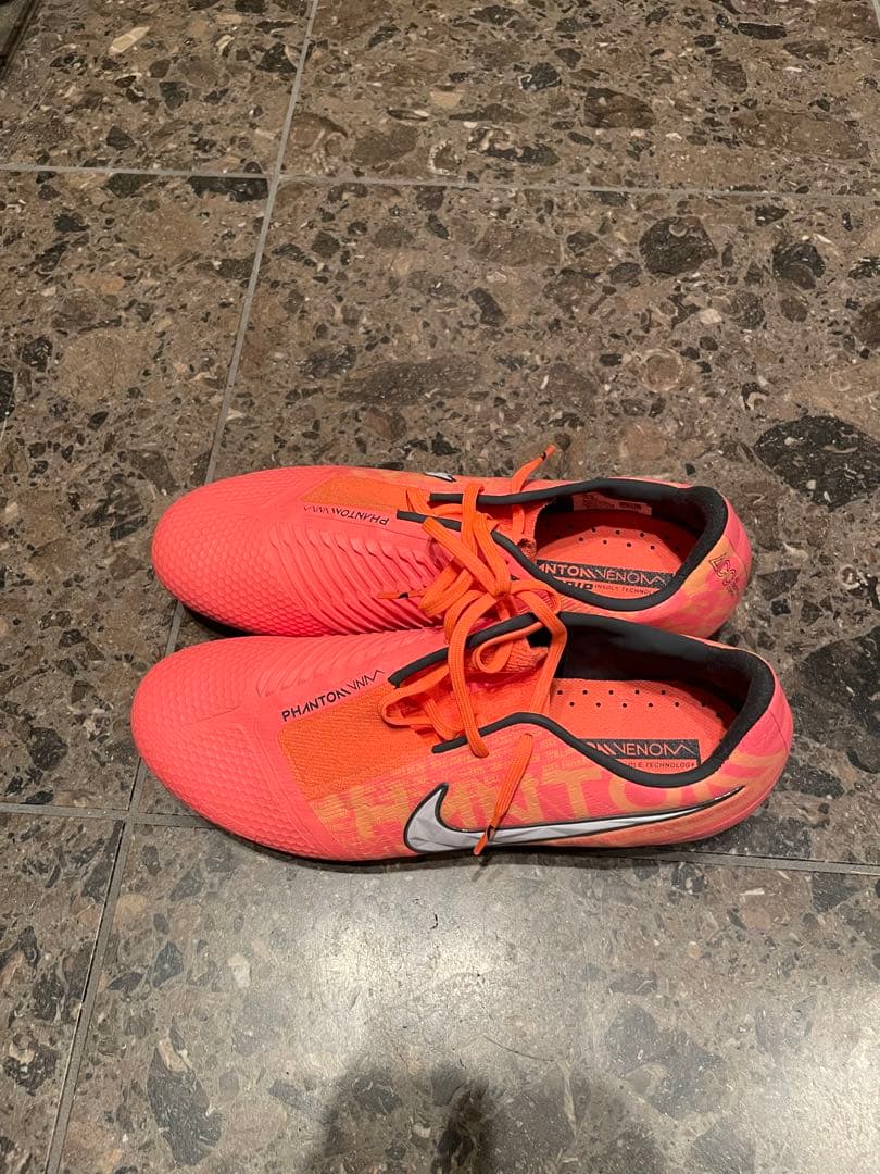 ナイキ　ナイキのファントムヴェノムエリート　25センチ