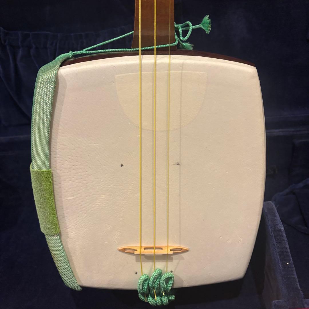 三味線本体 白/緑 ケース付き