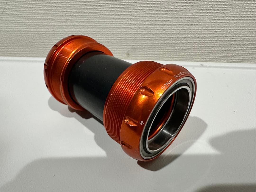 Chris King T47 ボトムブラケット　マンゴー　スチール