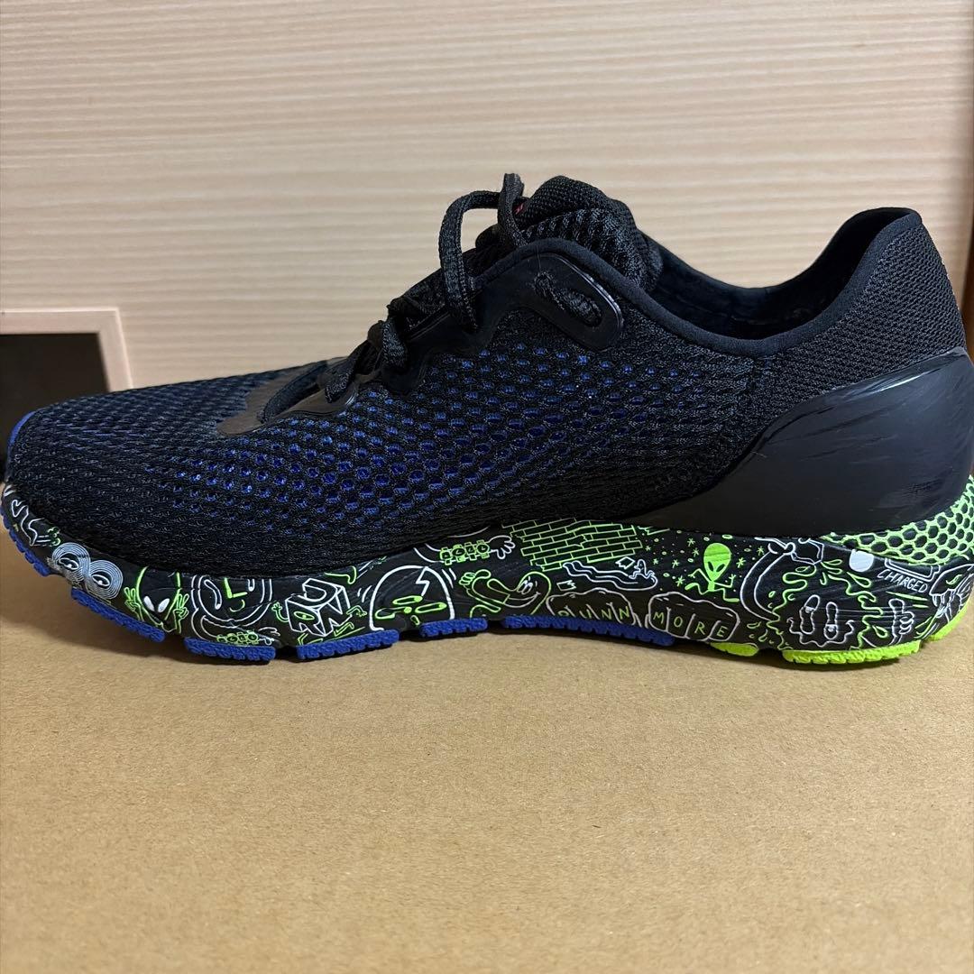 （美品）アンダーアーマー ホバーソニック 4 WEB限定 25.5cm