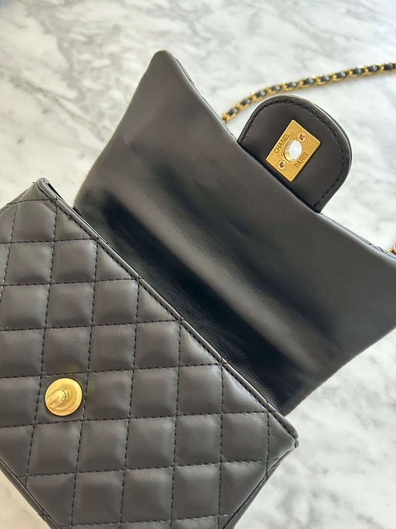 リリ CHANEL ショルダーバッグ ゴールドプレート ノベルティ