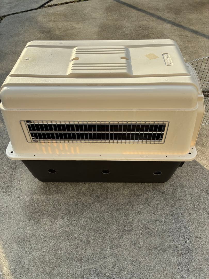 大型犬用プラスチックケージ