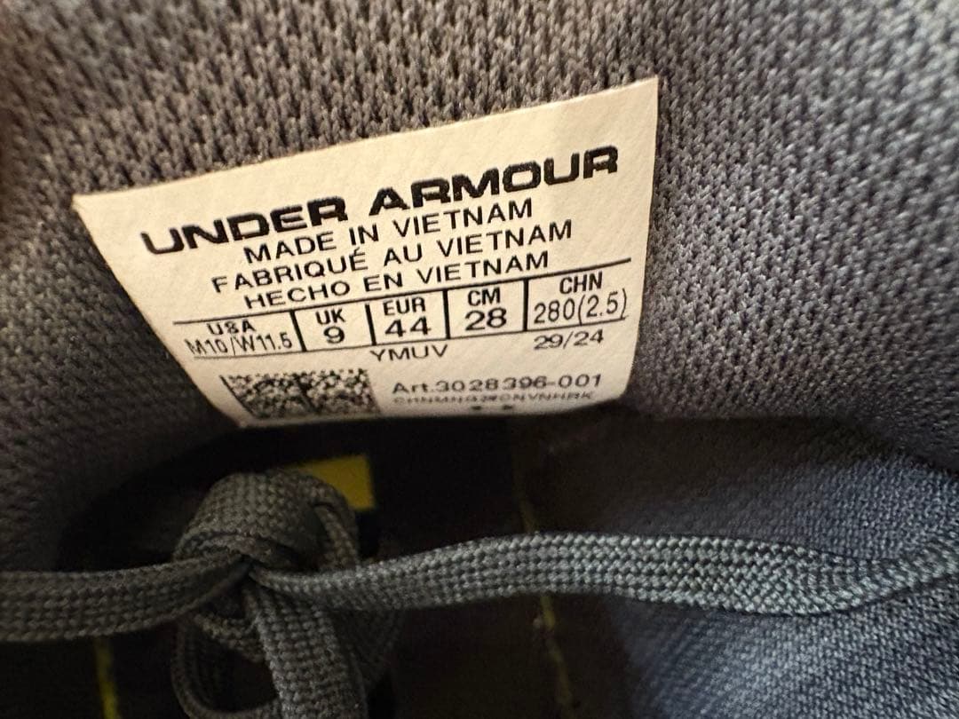 美品28cmUnder Armour Curry 6 FloTro