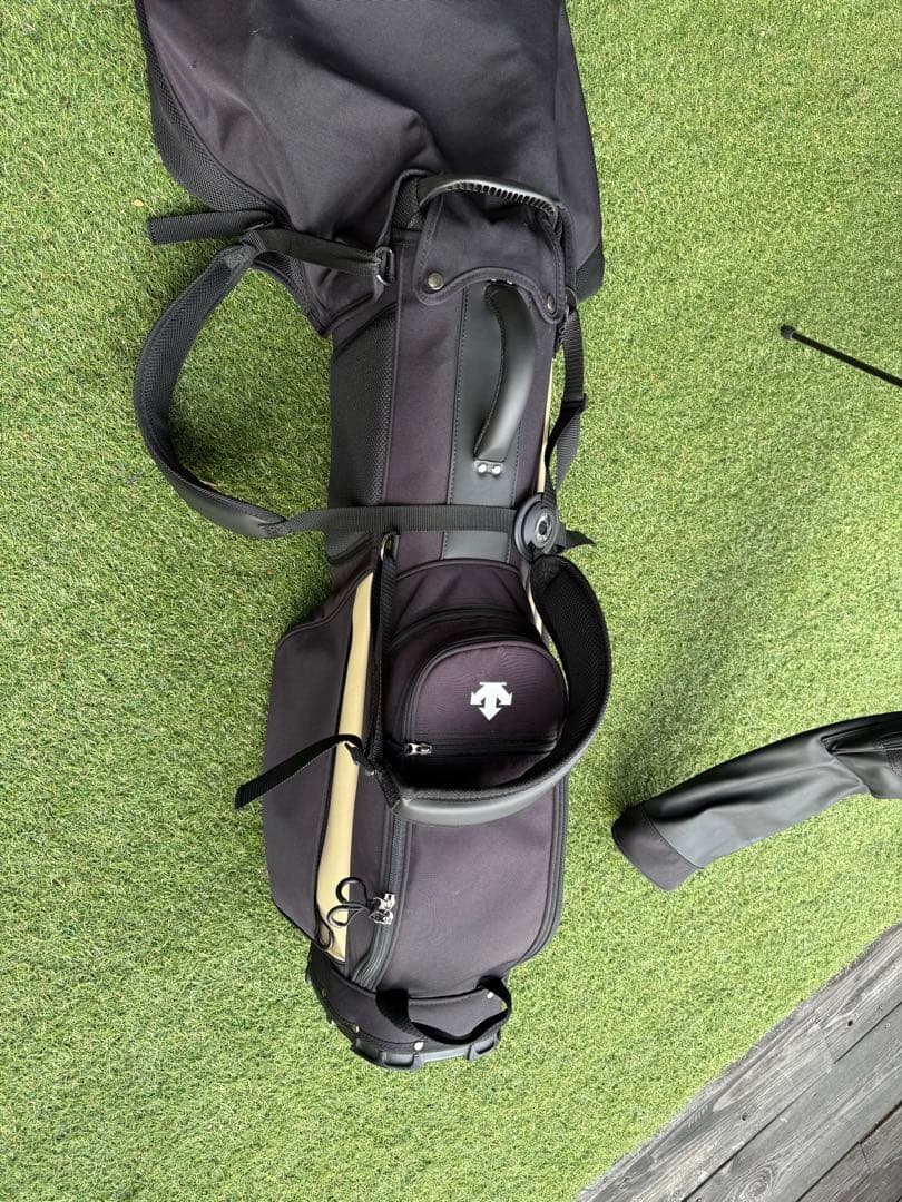 DESCENTE キャディバッグ 黒 スタンド付き