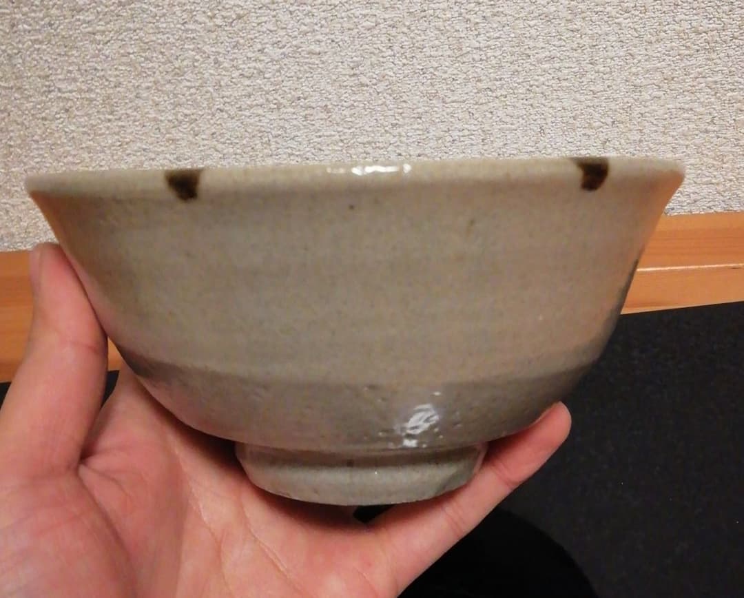 山本教行作　岩井窯　地釉黒流　茶碗　共箱