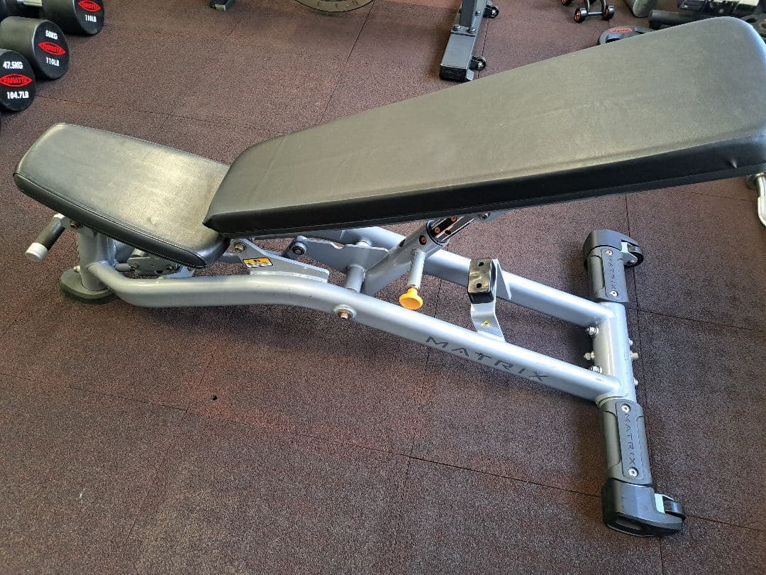 【岡山県引き取り限定】MATRIX トレーニングベンチ 背もたれ調整可能