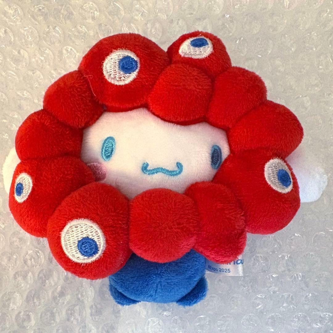 ミャクミャク　シナモロール　サンリオ　カラビナ　ぬいぐるみ