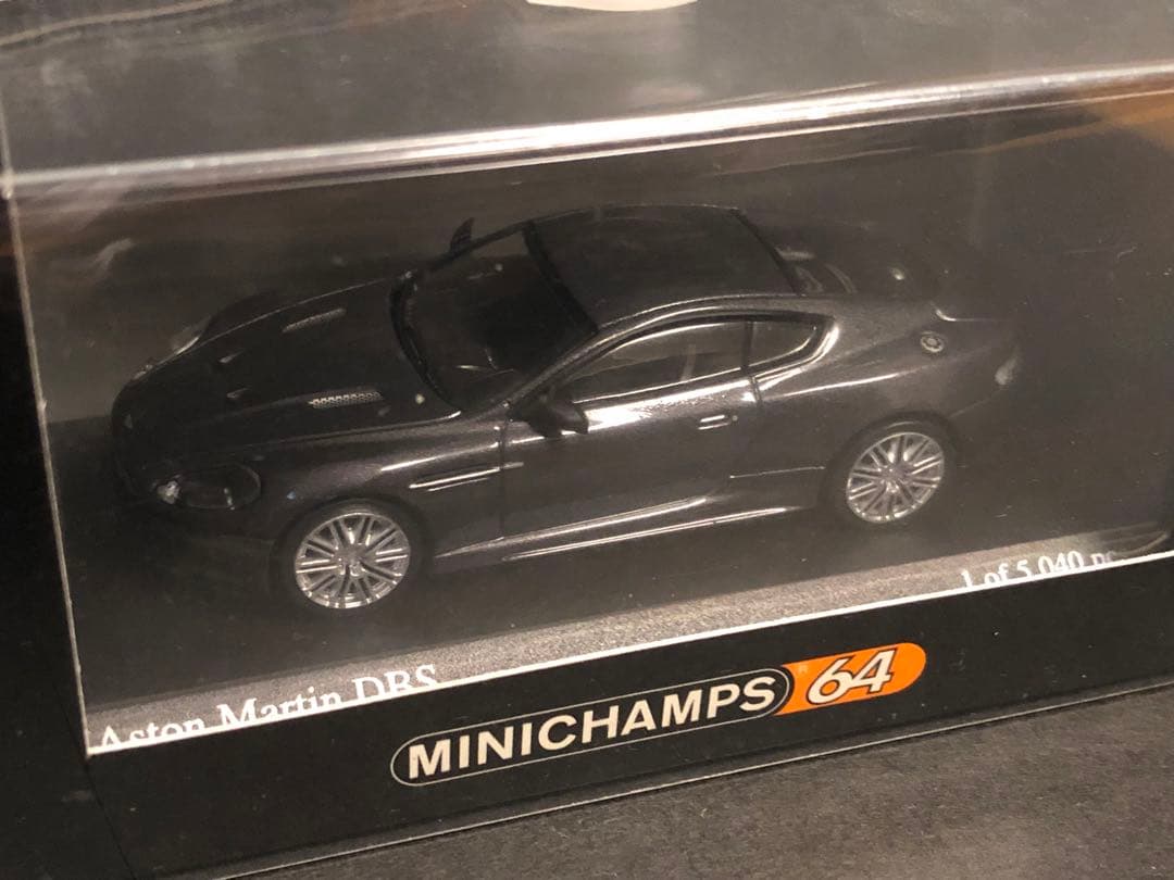 ミニチャンプス 1/64 アストンマーティン DBS 2006 カジノロワイヤル