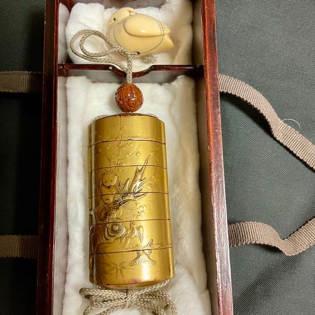 花鳥蒔絵印籠・牙刻鳥根付・箱・座布団付